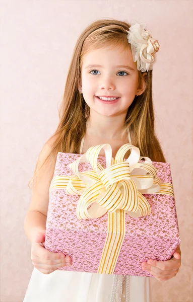 Portrait of cute little girl with gift box — Stock Photo, Image