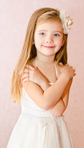 Adorable niña en vestido de princesa — Foto de Stock