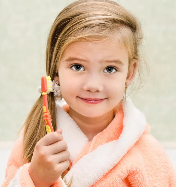 Menina bonito com escova — Fotografia de Stock