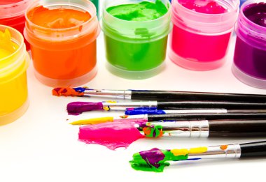 beyaz izole guaj boya fırçası