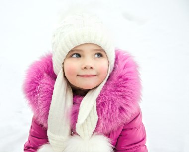 Açık güzel küçük kız portresi