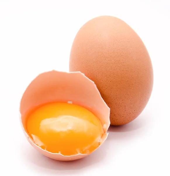 Broken and whole chicken eggs with yolk isolated — Stock Photo, Image