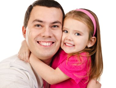 Baba ve kızı izole gülümseyen portresi