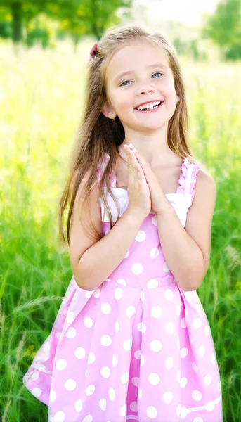可爱的快乐小女孩的画像 — 图库照片