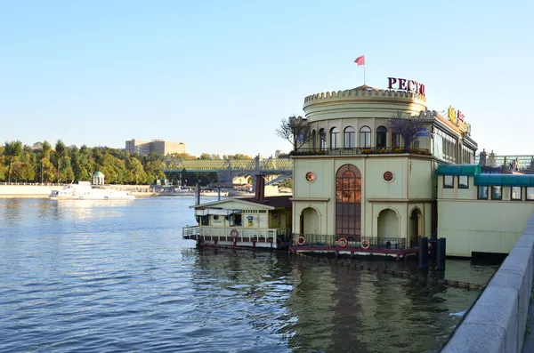 Floating restaurant on the water "1001 Night" — Stock Photo, Image