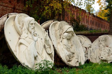 orijinal bas-reliefs, İsa'nın kurtarıcı, 1931 yılında Moskova yıkıldı