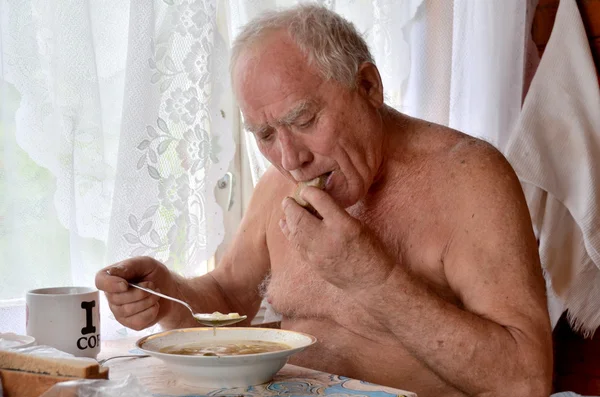 The elderly man has dinner — Stock Photo, Image