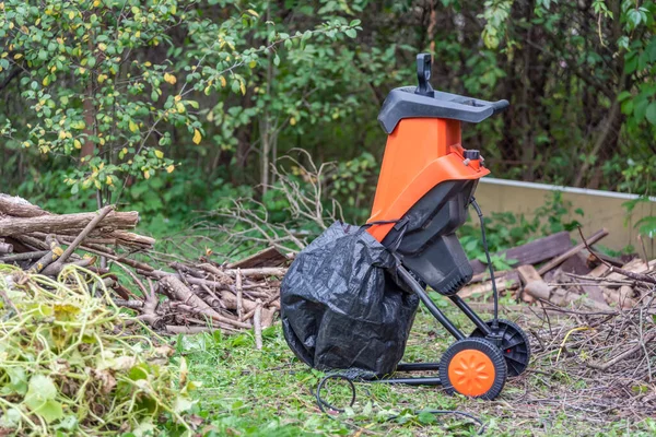 Ast Und Laubschredder Elektrisches Mulchgerät Für Den Garten Zur Bodendüngung — Stockfoto