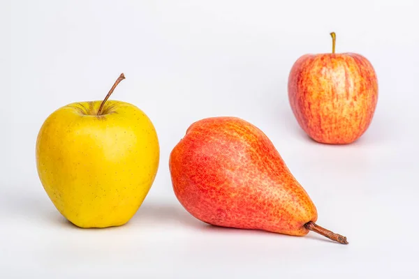 Pommes Jaunes Rouges Une Poire Rouge Sur Une Table Sur — Photo