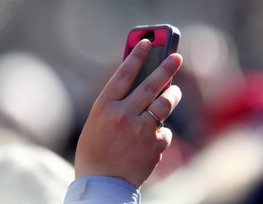 cep telefonu tutan