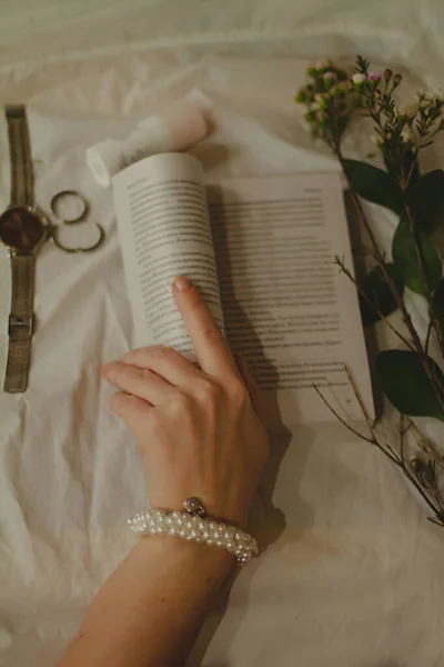 Girl Pearl Bracelet Reads Book — Stok fotoğraf
