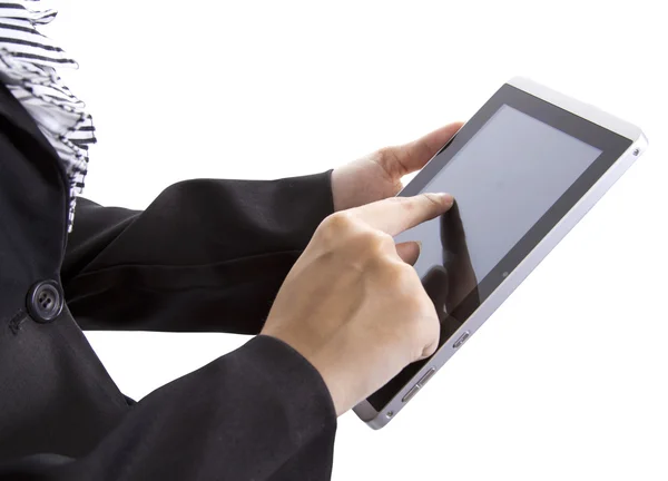 Donna d'affari ricerca su tablet — Foto Stock