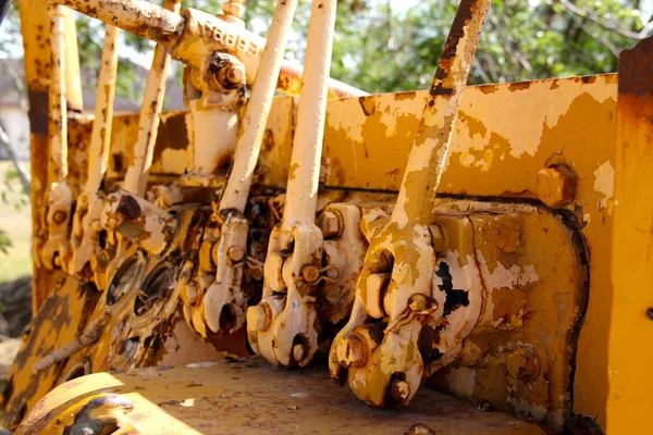 terk edilmiş makine