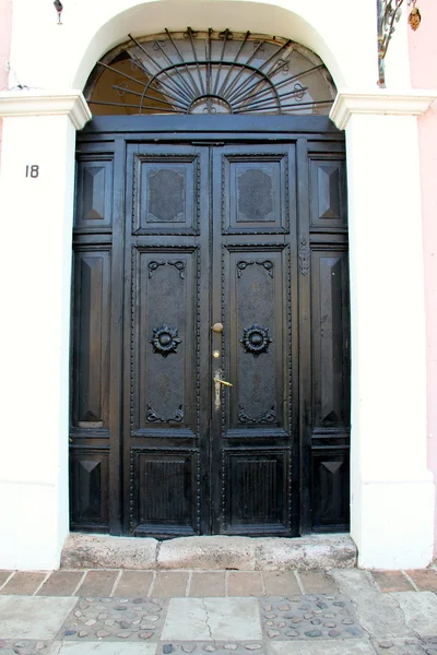 Siyah kapı