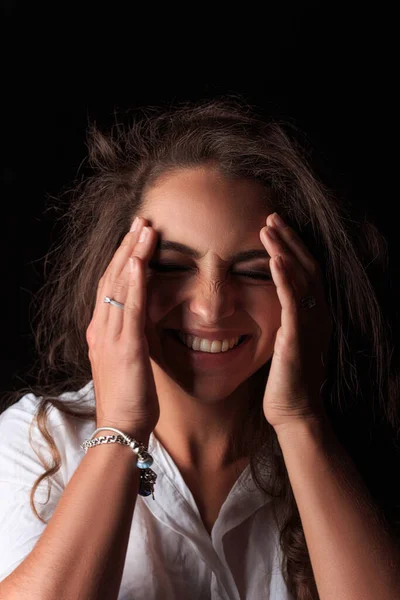 Retrato Una Joven Con Dolor Cabeza Mujer Estresada Sosteniendo Cabeza —  Fotos de Stock