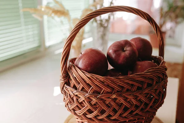Rote Köstliche Äpfel Auf Stoff Liegend Die Süßen Und Saftigen — Stockfoto