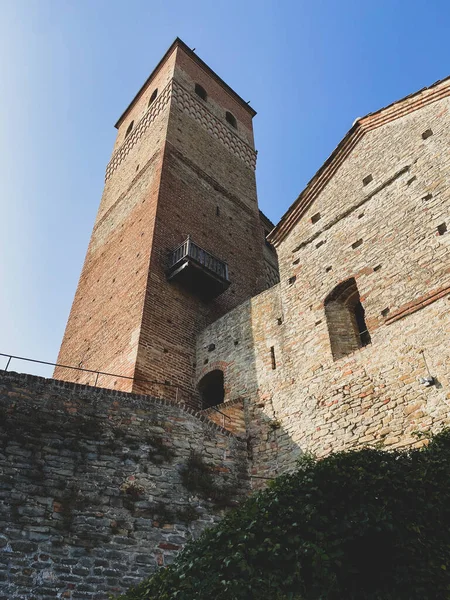 Άποψη Του Κάστρου Της Serralunga Της Alba Πεδεμόντιο Ιταλία — Φωτογραφία Αρχείου
