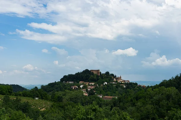 Visa Monticello Alba Med Castello Piemonte Italien — Stockfoto