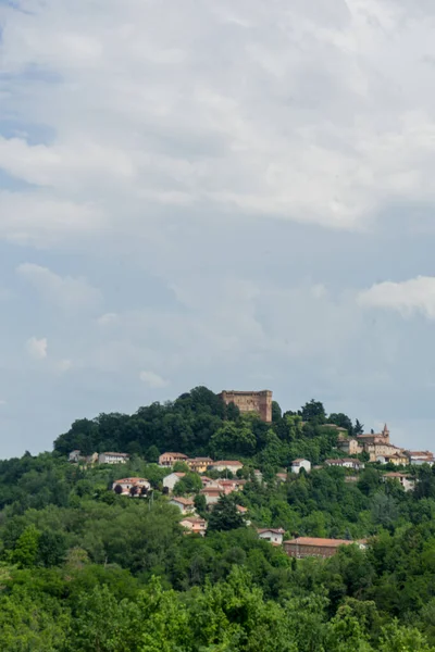 Blick Auf Monticello Alba Mit Castello Piemont Italien — Stockfoto