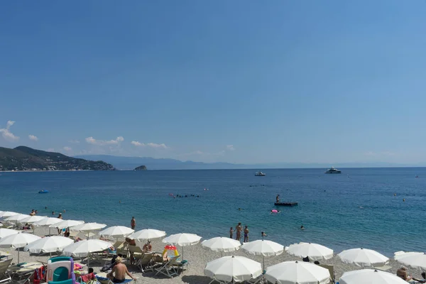 View Noli Beach Umbrellas Liguria Italy —  Fotos de Stock
