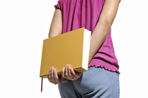 Mujer llevando libro — Foto de Stock