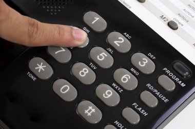 parmak basarak telefon düğmesini