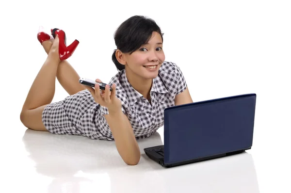 Kobieta. telefon i laptop — Zdjęcie stockowe