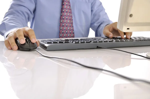 Manos escribiendo en el teclado — Foto de Stock