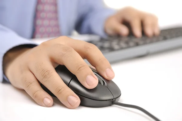 Mãos digitando no teclado — Fotografia de Stock