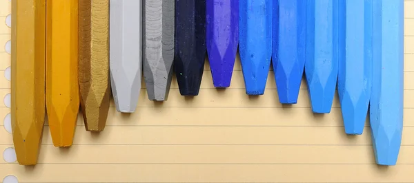 Fila de lápis de cera — Fotografia de Stock