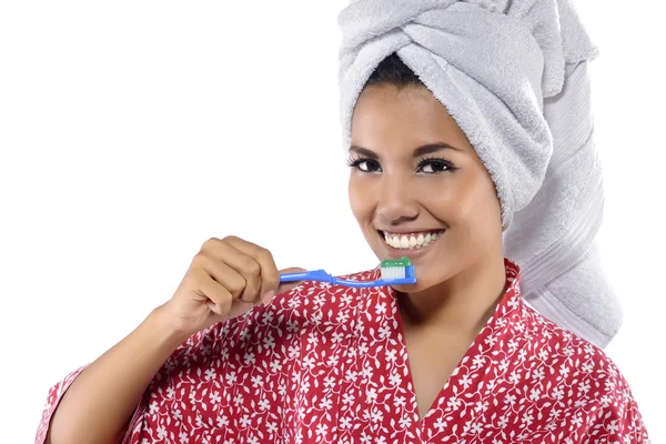 Mulher escovando os dentes — Fotografia de Stock