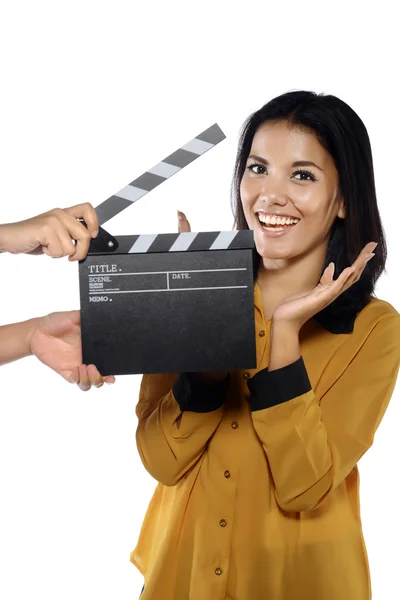 Mujer joven actuando — Foto de Stock