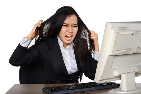 Empresária ficando louca na frente de seu laptop — Fotografia de Stock