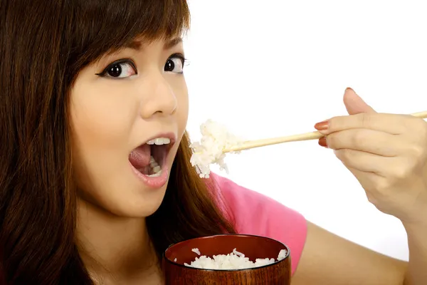 亚洲女人吃日本料理 — 图库照片