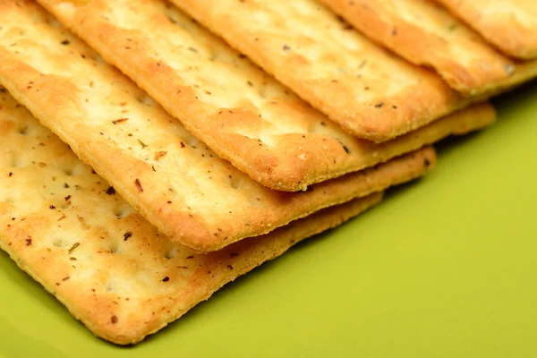 Biscotti sulla ciotola verde — Foto Stock