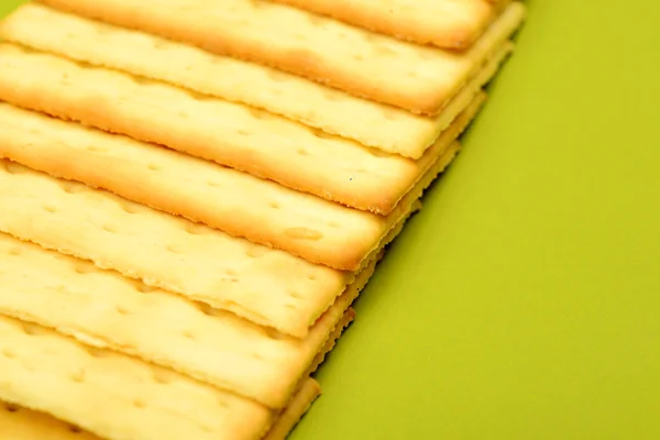 Biscotti sulla ciotola verde — Foto Stock
