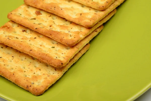 Biscoitos na tigela verde — Fotografia de Stock