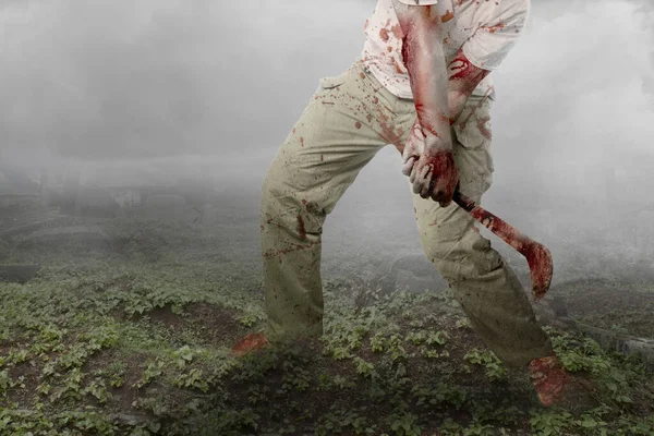 Zumbi Assustador Com Sangue Ferida Seu Corpo Segurando Foice Cemitério — Fotografia de Stock