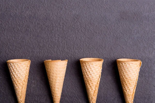 Cono Helado Sobre Fondo Negro —  Fotos de Stock