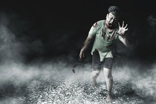 Enge Zombie Met Bloed Wond Zijn Lichaam Houdt Sikkel Lopen — Stockfoto