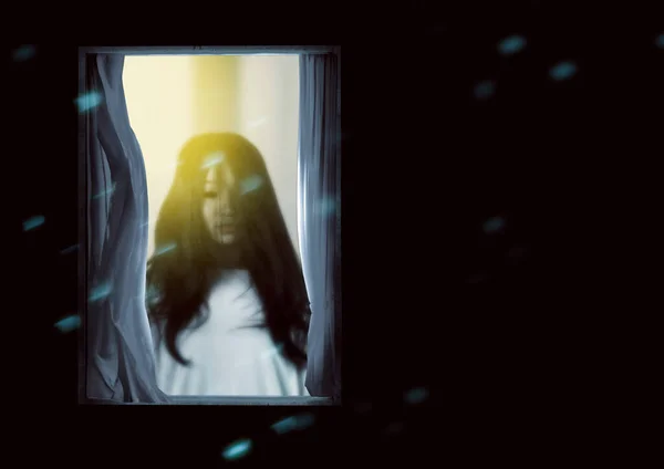 Skrämmande Spökkvinna Som Står Fönstret Halloween Konceptet — Stockfoto