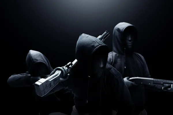 Gruppe Von Kriminellen Einer Versteckten Maske Mit Einer Schrotflinte Auf — Stockfoto