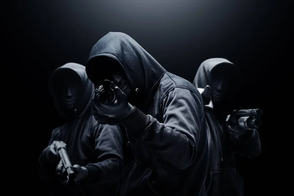 Grupo Delincuentes Con Una Máscara Oculta Con Una Escopeta Sobre — Foto de Stock