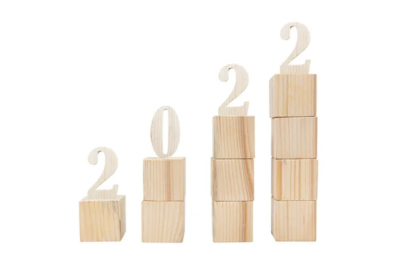 2022年在白色背景的木制立方体楼梯上 祝2022年新年快乐 — 图库照片