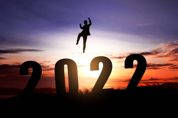 商人们庆祝新年的轮廓 祝2022年新年快乐 — 图库照片