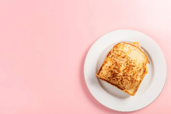 Bröd Toast Plattan Med Färgad Bakgrund — Stockfoto