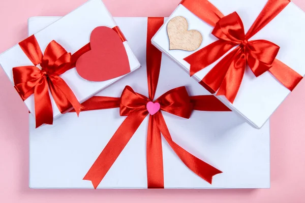 Corazón Caja Regalo Con Fondo Color Día San Valentín —  Fotos de Stock