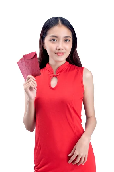 Asiatico Donna Cinese Abito Cheongsam Possesso Buste Rosse Angpao Isolato — Foto Stock