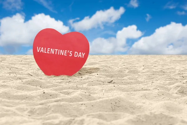 Rood Hart Met Happy Valentines Day Tekst Het Zand Valentijnsdag — Stockfoto