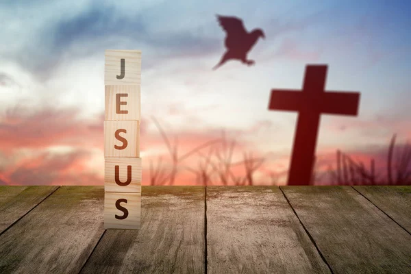 Träkub Med Jesus Text Träbord Med Dramatisk Himmel Bakgrund — Stockfoto